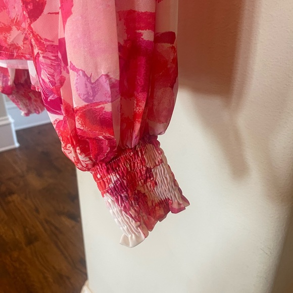 Beautiful lightweight top. - Picture 4 of 6